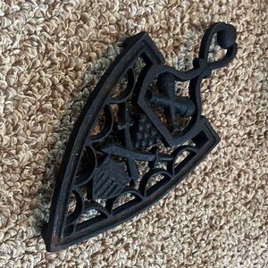 Cast iron for hot items